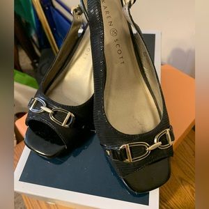 Karen Scott Contemporary Kitten Heels